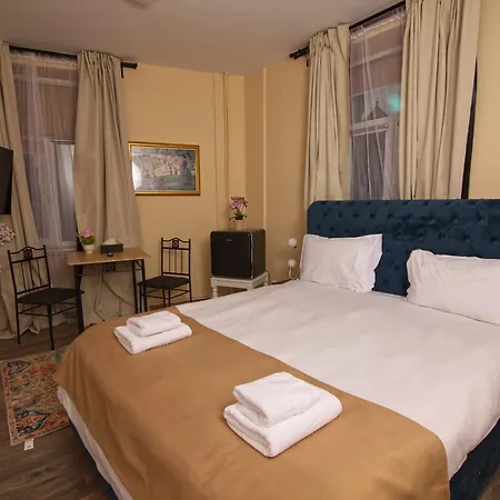 Bed and Breakfast Maison Berthelot 3*