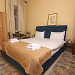 Maison Berthelot Bed & Breakfast 3*