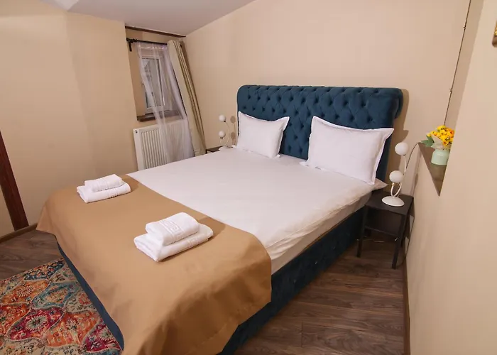 Maison Berthelot Bed & Breakfast 3*