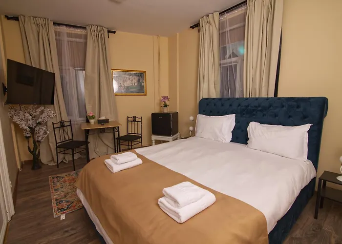 Bed & Breakfast Maison Berthelot 3*